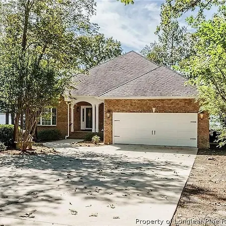 Modern 3Br Lake Front Home